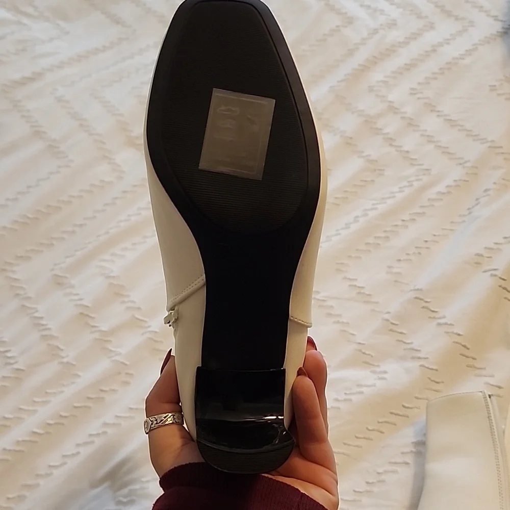 White heeled boot - Picture 2 of 3